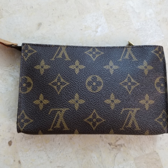 LOUIS VUITTON Classic Pouchette Monogram print - Picture 3 of 16